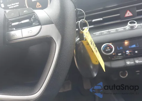 2024 Hyundai Elantra Sel z USA, uszkodzony, nr VIN KMHLM4DG4RU689798